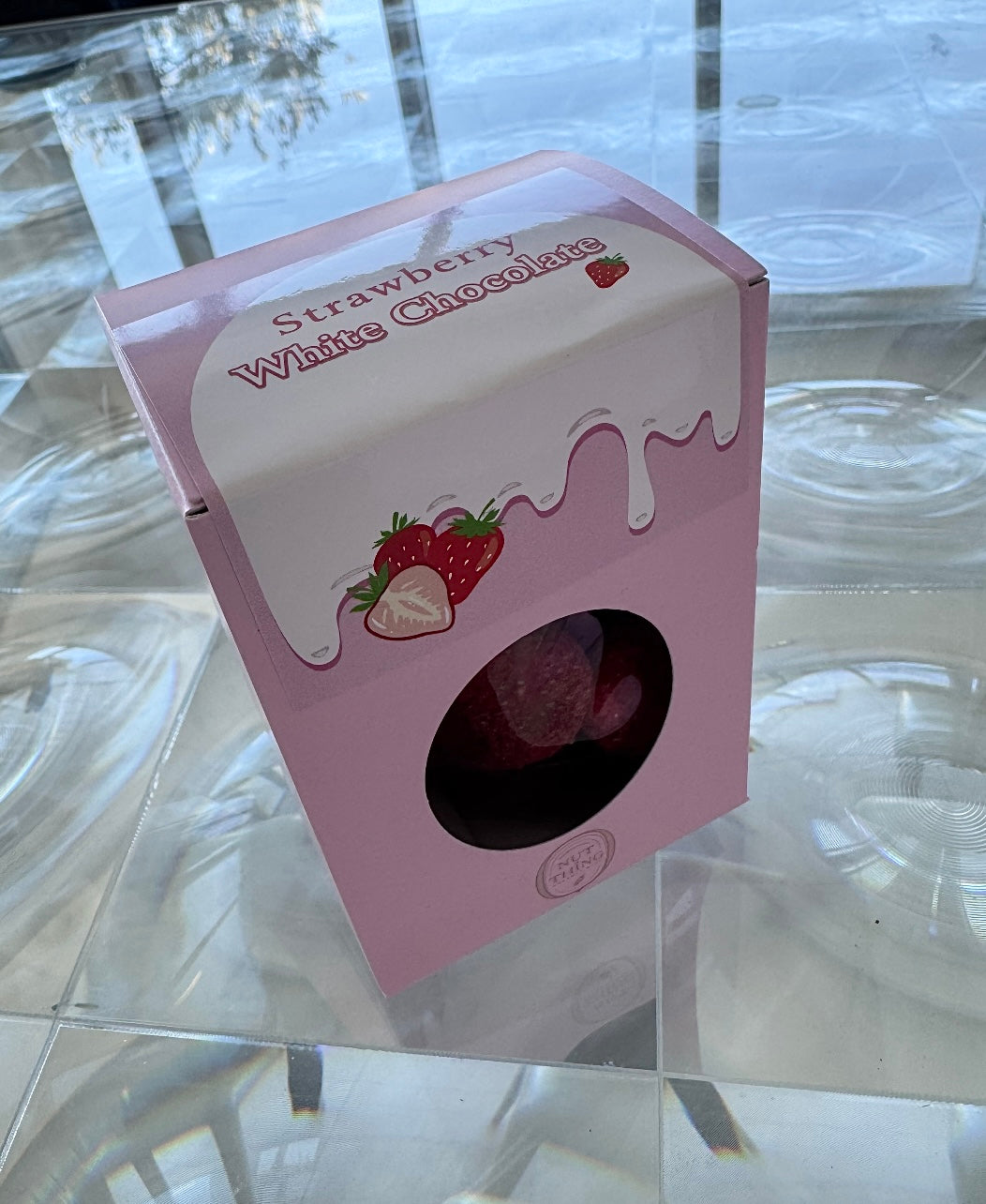 ストロベリーホワイトチョコレート 8個入