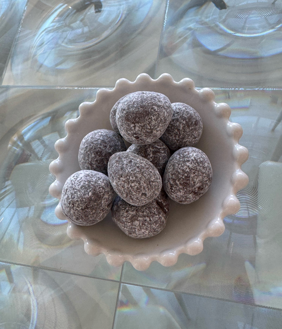 マカダミアナッツキャラメリゼチョコレート 8個入