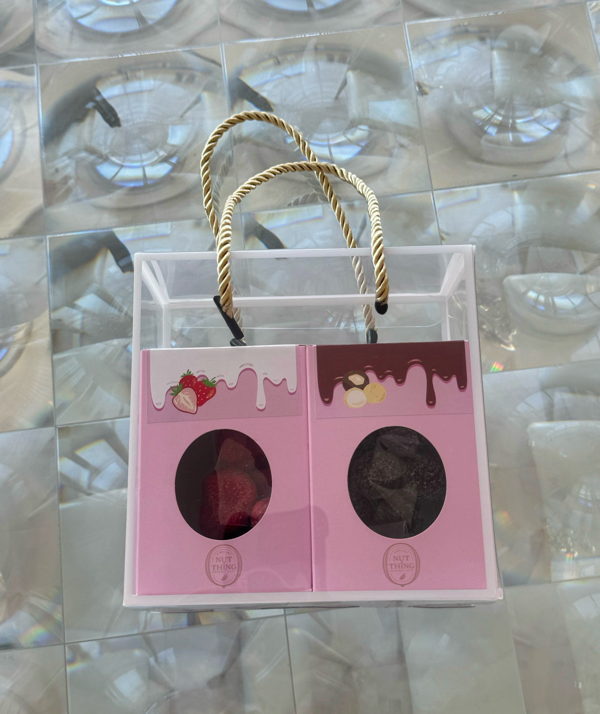 ストロベリーホワイトチョコレート 8個入